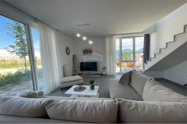 Shqiperi, jepet me qera apartament duplex 3+1+BLK Kati 2, 160 m² 1.600 Euro (Rruga Peti)
