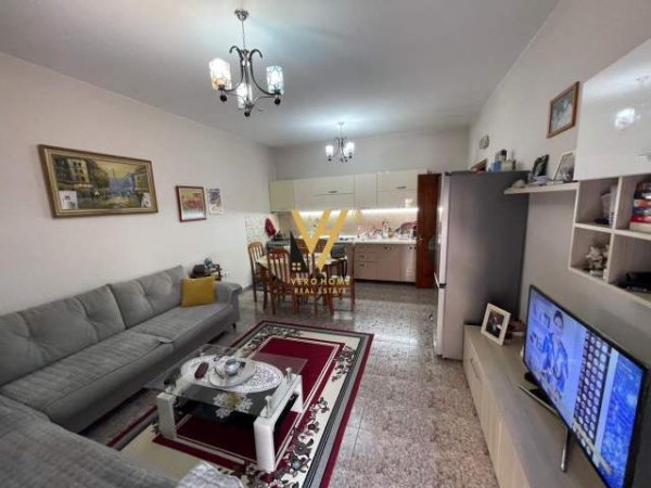 Tirane, shitet Vile 5+1+A Kati 0, 353 m² 300.000 Euro (selite)