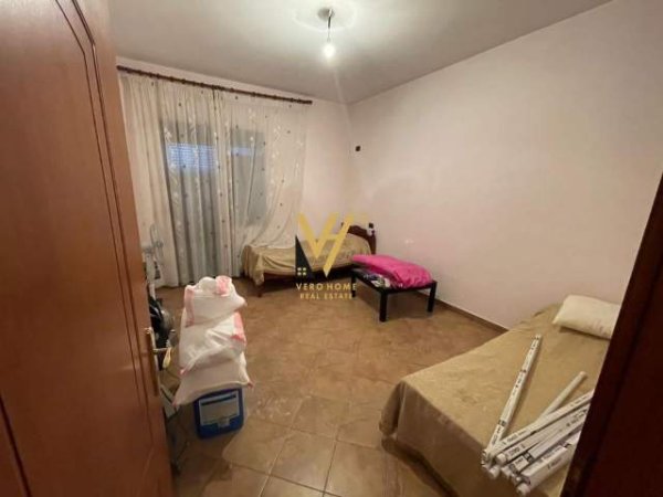 Tirane, shitet Vile 5+1+A Kati 0, 353 m² 300.000 Euro (selite)