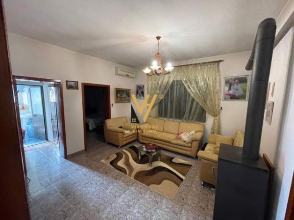 Tirane, shitet Vile 5+1+A Kati 0, 353 m² 300.000 Euro (selite)