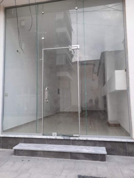 Tirane, jepet me qera dyqan Kati 0, 28 m² 240 Euro (rruga qemal stafa)