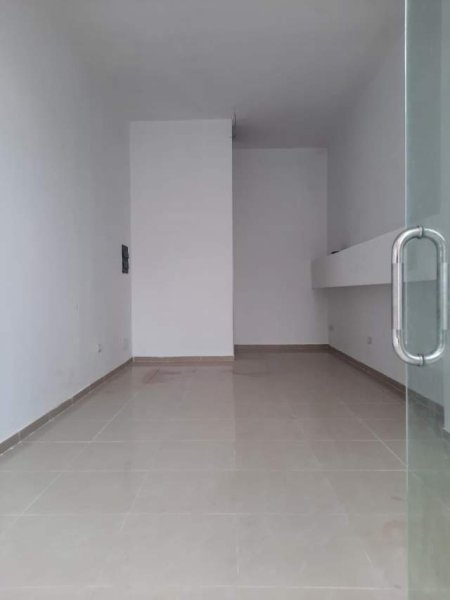 Tirane, jepet me qera dyqan Kati 0, 28 m² 240 Euro (rruga qemal stafa)