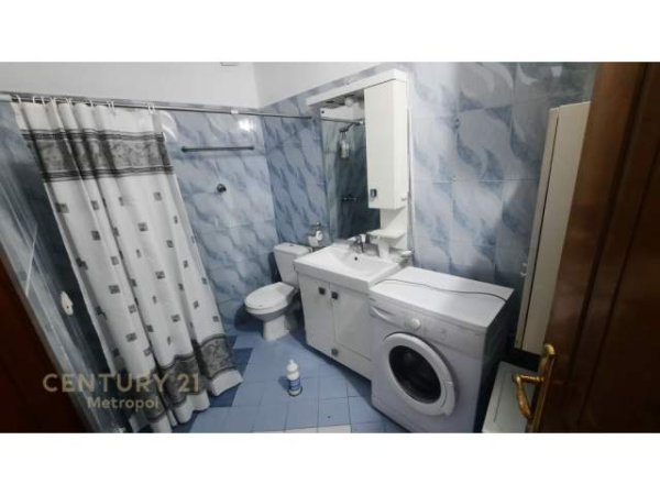 Tirane, jepet me qera apartament 1+1 Kati 7, 60 m² 370 Euro (Xhamia e Tabakeve, Rruga e Elbasanit)