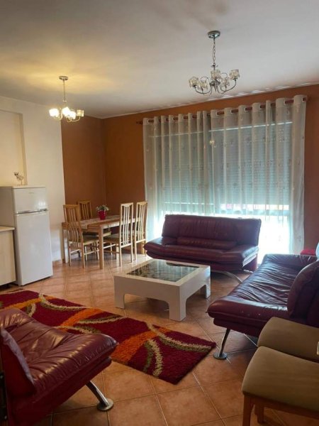 Tirane, jepet me qera apartament 1+1 60 m² 30.000 Leke (Tek restorant fresku)