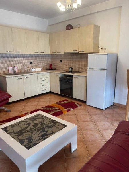 Tirane, jepet me qera apartament 1+1 60 m² 30.000 Leke (Tek restorant fresku)