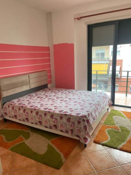 Tirane, jepet me qera apartament 1+1 60 m² 30.000 Leke (Tek restorant fresku)