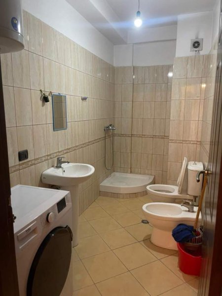 Tirane, jepet me qera apartament 1+1 60 m² 30.000 Leke (Tek restorant fresku)