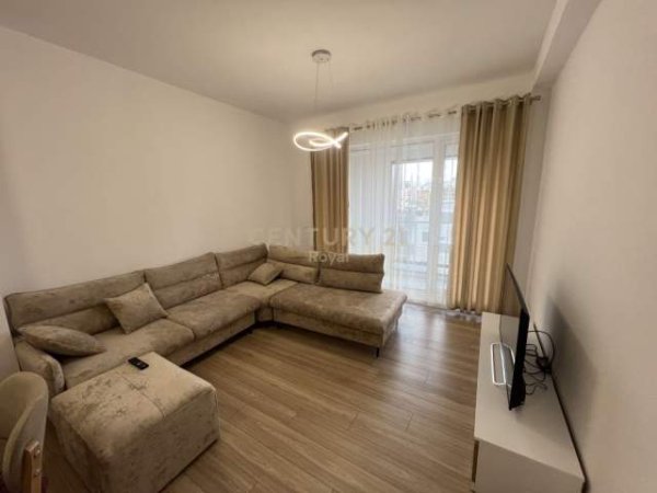 Tirane, jepet me qera apartament 2+1+BLK Kati 4, 106 m² 500 Euro (Rruga Jordan Misja, Ish Stacioni i Trenit)
