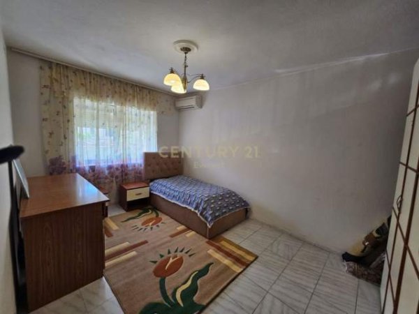 Tirane, jepet me qera apartament 2+1+BLK Kati 2, 70 m² 400 Euro (Rr. Mihal Grameno, Tregu Elektrik)