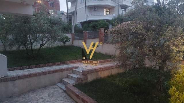 Tirane, shitet Vile 4+1 Kati 0, 5.500 m² 1.000.000 Euro (SAUK)