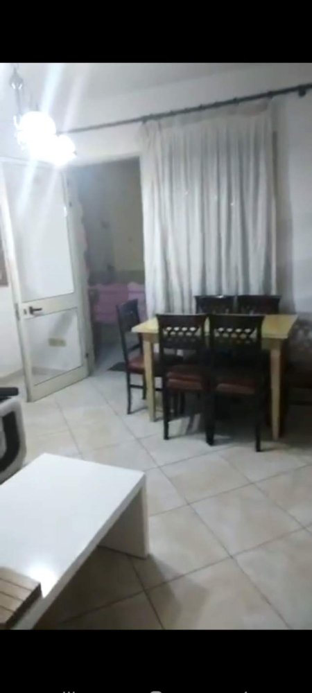 Tirane, jepet me qera apartament 3+1 Kati 7, 146 m² 400 Euro (bulevardi i migjenit)
