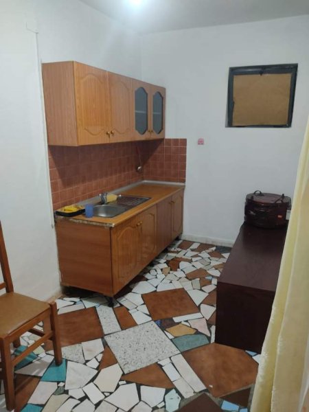 Tirane, jepet me qera apartament 1+1 Kati 1, 95 m² 290 Euro (rruga jordan misja)