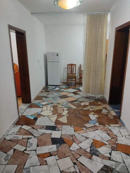 Tirane, jepet me qera apartament 1+1 Kati 1, 95 m² 290 Euro (rruga jordan misja)
