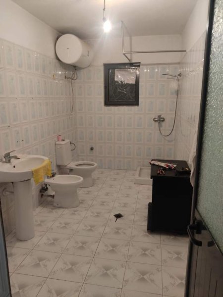 Tirane, jepet me qera apartament 1+1 Kati 1, 95 m² 290 Euro (rruga jordan misja)