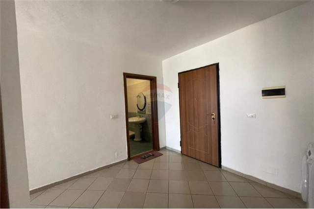 Tirane, jepet me qera apartament 1+1+BLK Kati 6, 75 m² 40.000 Leke (Rruga e Kavajes)