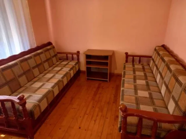 Tirane, jepet me qera apartament 2+1 Kati 3, 100 m² 450 Euro (Rruga e Kavajes)