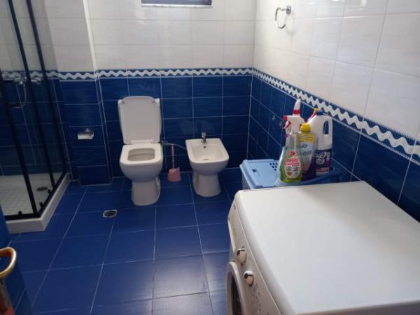 Tirane, jepet me qera apartament 2+1 Kati 3, 100 m² 450 Euro (Rruga e Kavajes)