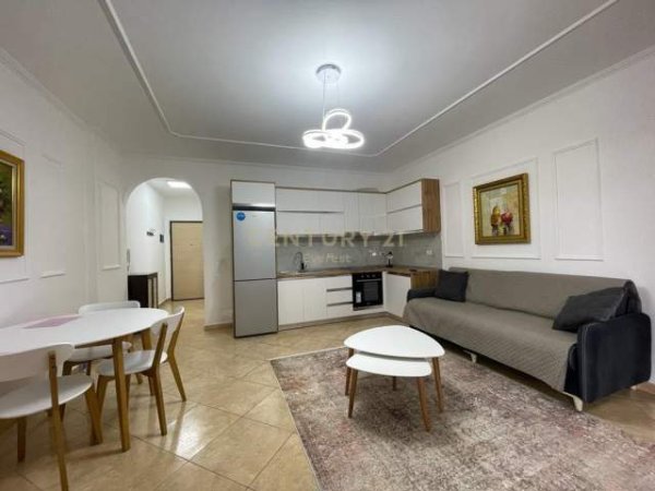 Tirane, jepet me qera apartament 1+1 Kati 3, 70 m² 450 Euro (LIQENI I THATE)