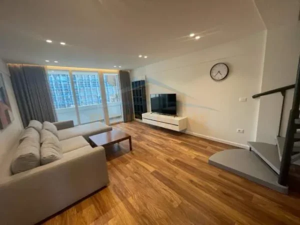 Tirane, jepet me qera apartament duplex Dublex Kati 7, 120 m² 1.000 Euro (Qender)