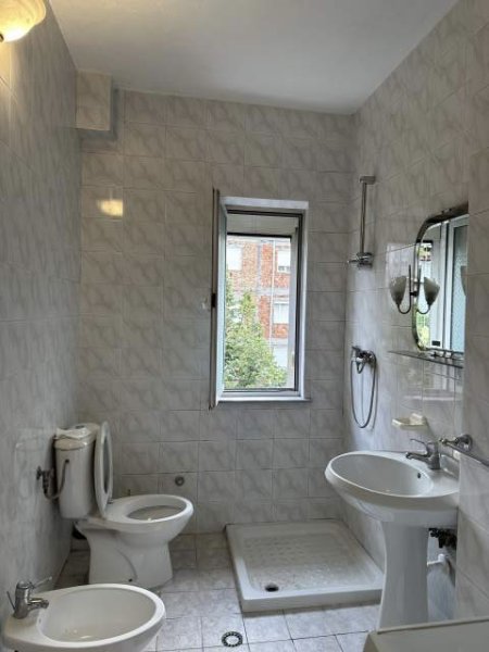 Tirane, jepet me qera garsonier Kati 4, 30 m² 290 Euro (myslym shyri)