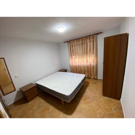 Tirane, jepet me qera apartament 1+1+A+BLK Kati 2, 50 m²  (Ngjit me shkollen vasil shanto kati 2 buze rruges)