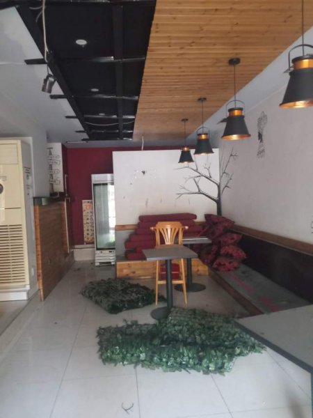 Tirane, jepet me qera ambjent biznesi Kati 0, 80 m² 800 Euro (Ali Demi)