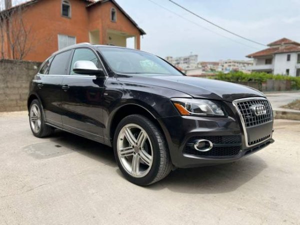 Tirane, shes makine Audi Q5 S-line fabrike 2.0T super full Viti 2011, 10.500 Euro