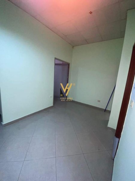 Tirane, shes ambjent biznesi Kati 1, 195 m² 350.000 Euro (unaza e re)