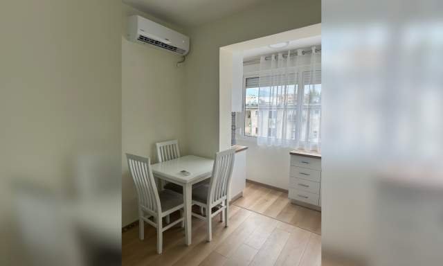 Tirane, jepet me qera apartament 1+1+A+BLK Kati 4, 55 m² 450 Euro (Pazari i Ri)