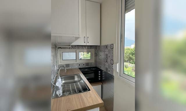 Tirane, jepet me qera apartament 1+1+A+BLK Kati 4, 55 m² 450 Euro (Pazari i Ri)