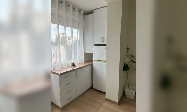 Tirane, jepet me qera apartament 1+1+A+BLK Kati 4, 55 m² 450 Euro (Pazari i Ri)