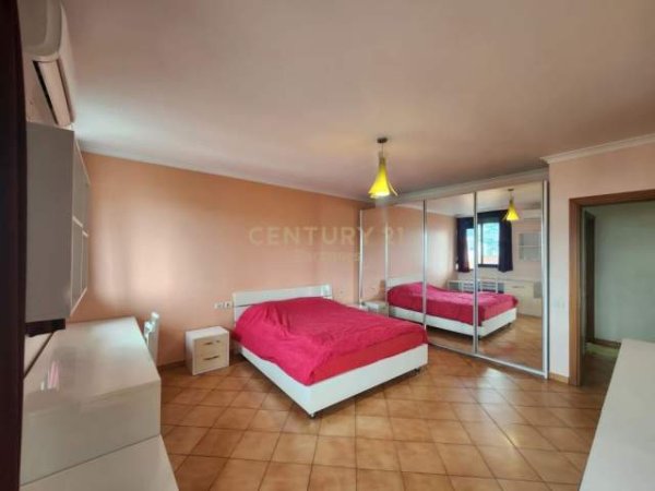 Tirane, jepet me qera apartament 2+1+BLK Kati 10, 450 Euro (rruga e kavajes)