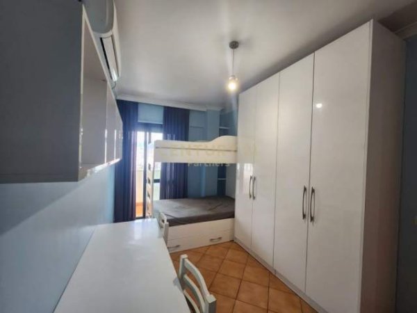 Tirane, jepet me qera apartament 2+1+BLK Kati 10, 450 Euro (rruga e kavajes)