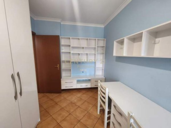Tirane, jepet me qera apartament 2+1+BLK Kati 10, 450 Euro (rruga e kavajes)