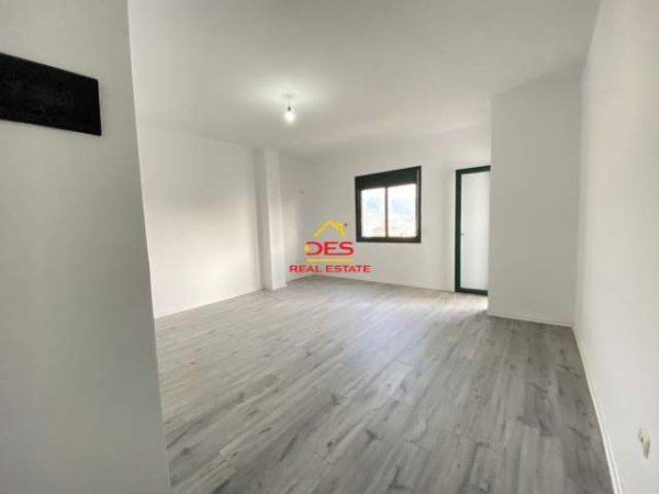 Vlore, shitet apartament 1+1+BLK Kati 11, 70 m² 105.000 Euro (Rruga Kosova)