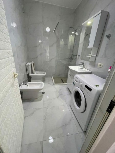 Tirane, jepet me qera apartament 1+1+BLK Kati 3, 70 m² 450 Euro (LIQENI I THATE PERBALLE RADISSON)