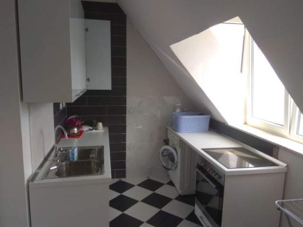 Tirane, jepet me qera apartament 1+1 Kati 3, 50 m² 350 Euro (LIQENI I THATE)