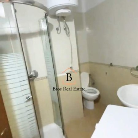 Tirane, jepet me qera apartament 1+1 Kati 9, 55 m² 350 Euro (Hotel Mondial)