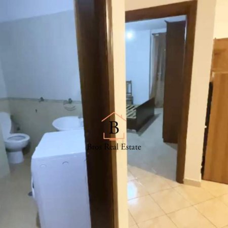 Tirane, jepet me qera apartament 1+1 Kati 9, 55 m² 350 Euro (Hotel Mondial)