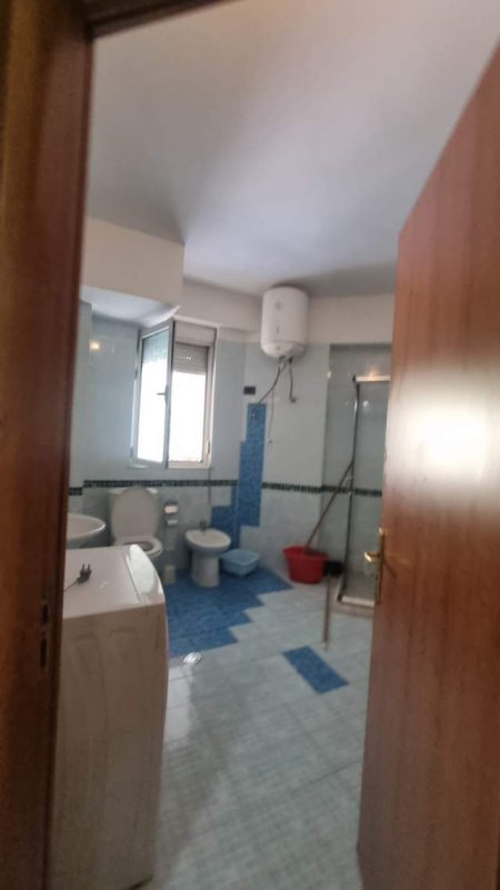 Tirane, jepet me qera apartament 2+1+BLK Kati 1, 120 m² 600 Euro (Vaso Pasha prane Gardes)