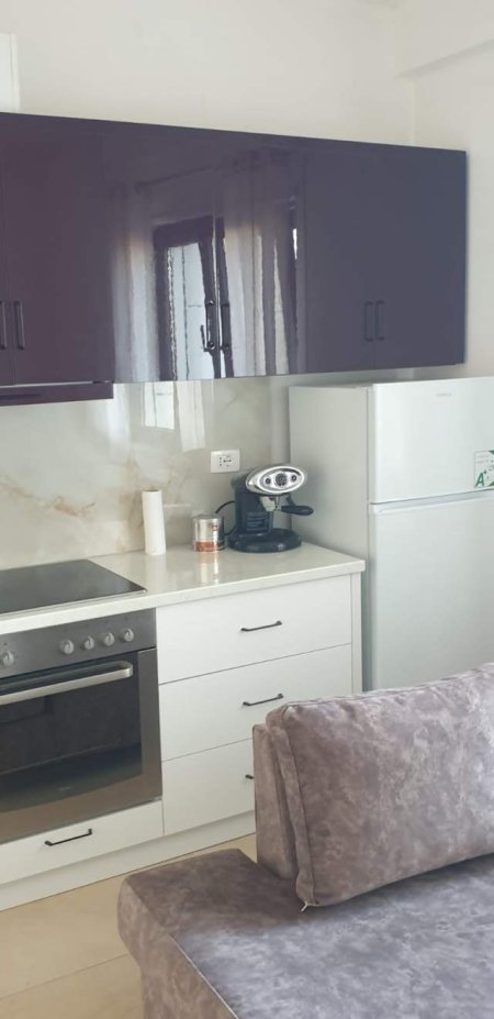 Tirane, jepet me qera Kati 5, 50 m² 420 Euro (Blv Zogu i pare)