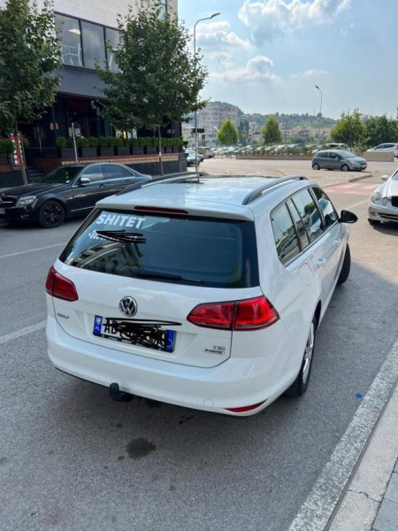 Tirane, shitet makine Volkswagen Golf Viti 2015,