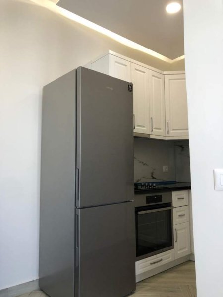 Tirane, jepet me qera apartament 1+1 Kati 2, 32 m² 220 Euro (rruga dr shefqet ndroqi)