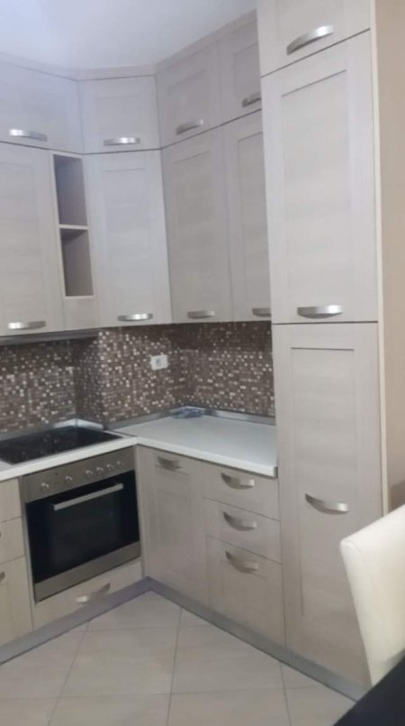 Tirane, jepet me qera apartament 2+1 Kati 3, 100 m² 380 Euro (rruga teodor keko)
