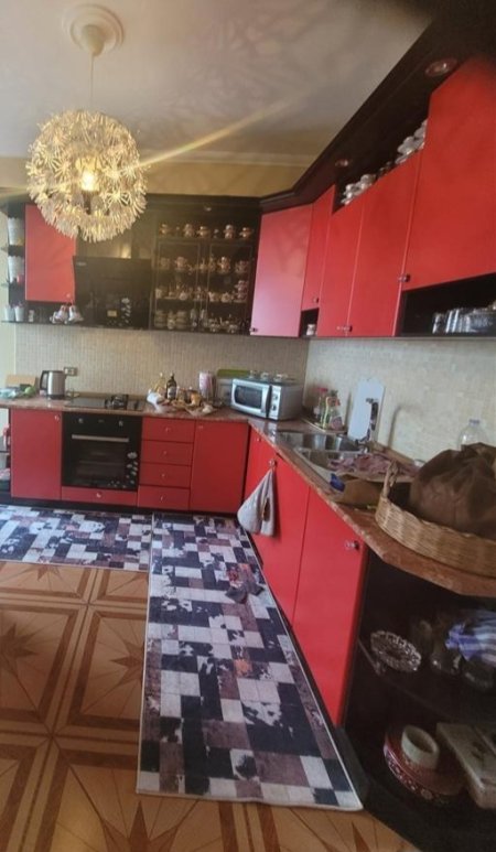 Tirane, jepet me qera apartament 2+1+BLK Kati 3, 100 m² 300 Euro (Pran Shkolles Qatar,Don Bosko)