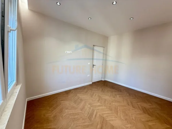 Shitet, Apartament 2+1+2, Myslym Shyri