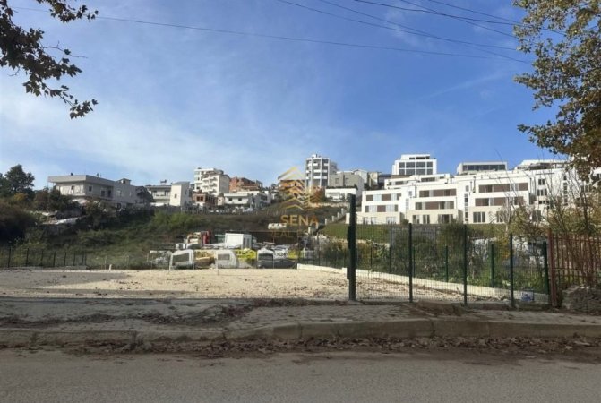 Tirane, jepet me qera truall , 900 m² (Rruga e Daxhit, Sauk)