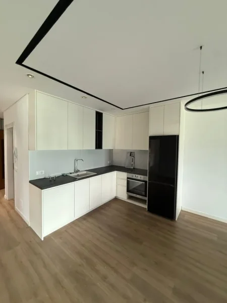 Tirane, jepet me qera apartament 3+1+Ballkon Kati 5, 150 m² 1.700 € (Parku Olimpik)