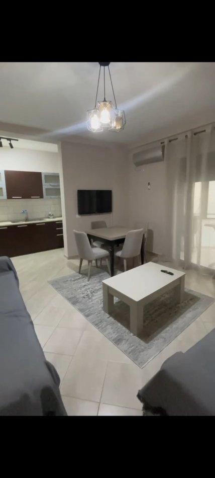 Tirane, jepet me qera apartament 1+1 Kati 3, 450 € 
