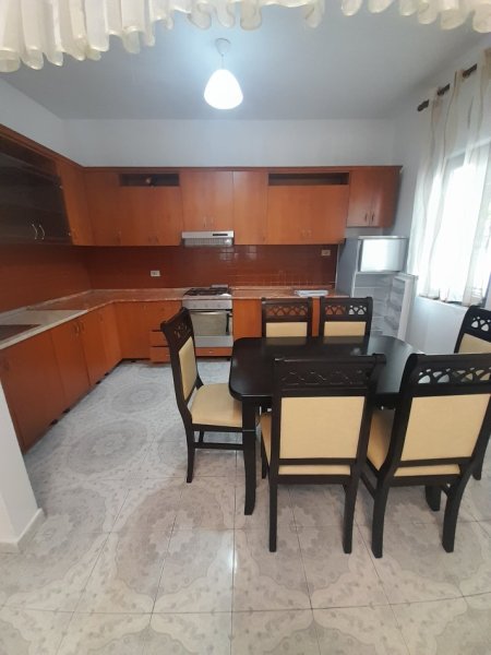 Tirane, jepet me qera apartament 2+1 Kati 1, 450 € 